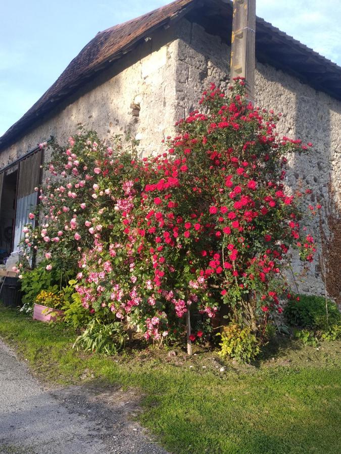 Maison De Campagne A La Ferme Pillac エクステリア 写真